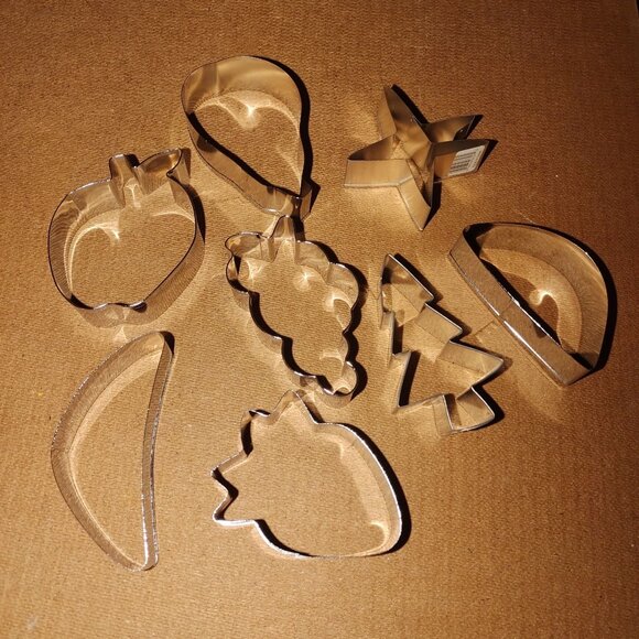 8-Piece Metal Cookie Cutter Set With Fruit & Holiday Shapes For Baking /Crafts - Picture 1 of 2